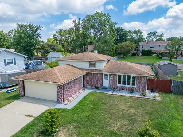 2523 James Dr, Dyer, IN 46311