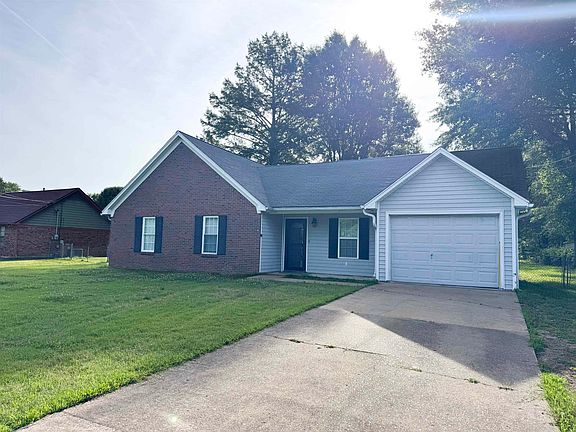 2nd image of 812 Beaver Rd