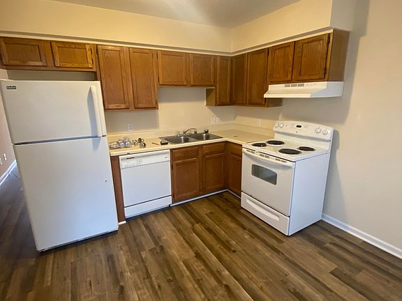 3rd image of 2119 Rockcreek Dr #B