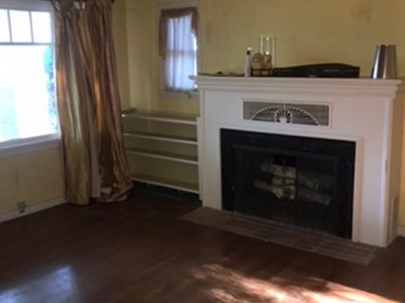 3rd image of 4321 52nd St