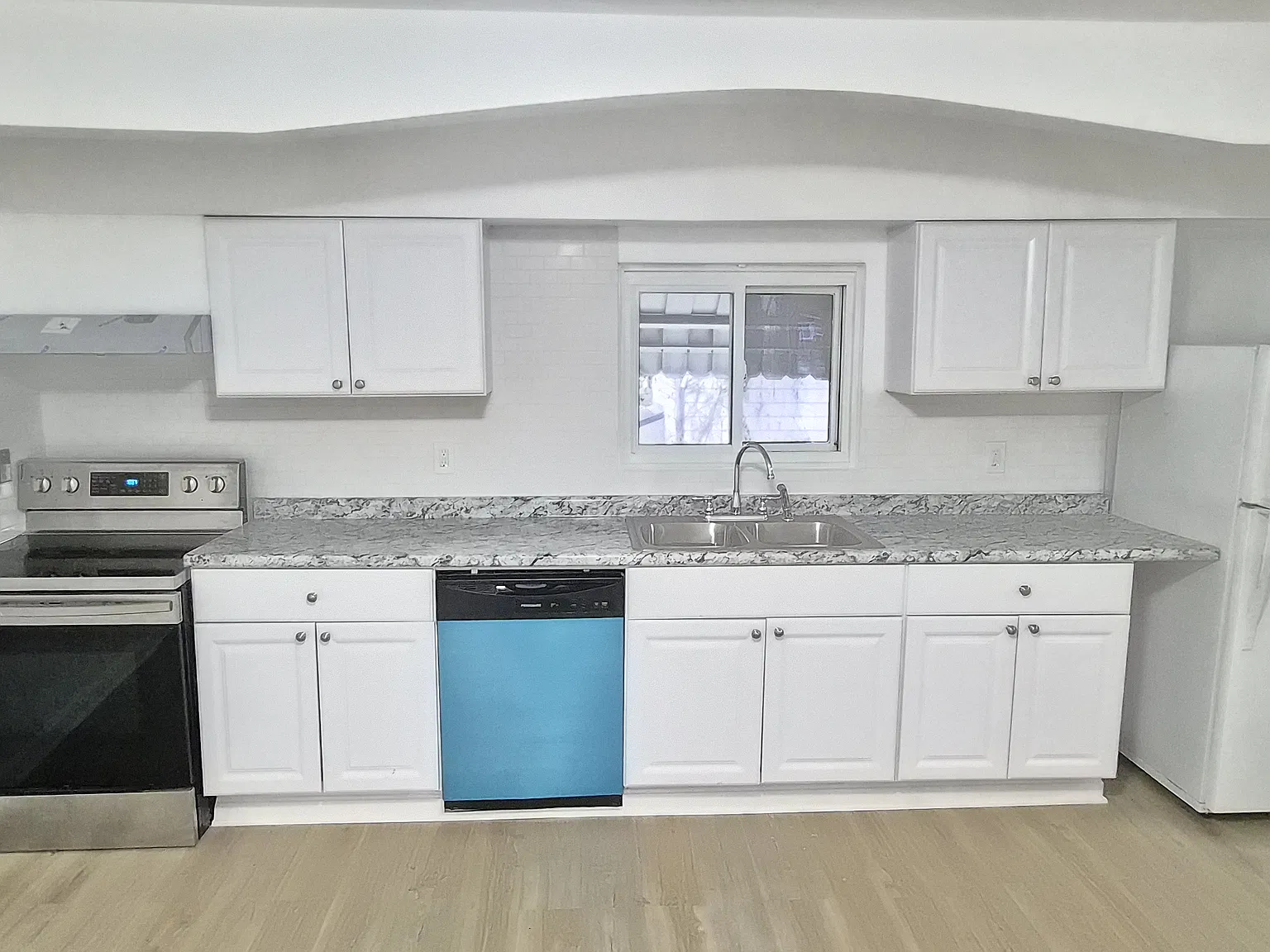 4 bed, 2200 sqft, $1,450 — Photo 2