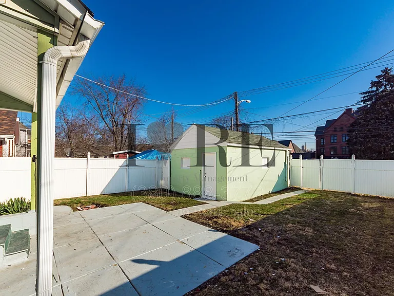 158 Dakota Ave — Photo 12