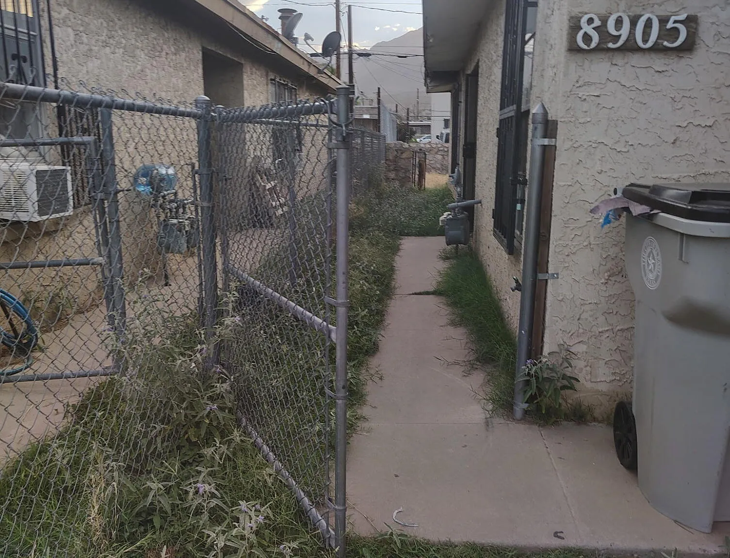 2 bed, 1.0 bath, 870 sqft, $950 — Photo 1