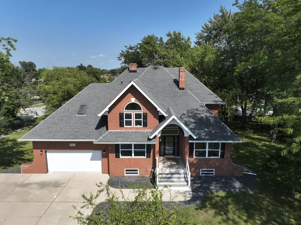 8923 Parrish Ave, Saint John, IN 46373