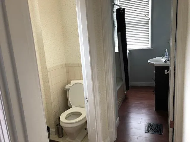 4404 Franklin Ave — Photo 12