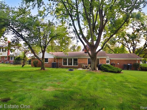 3rd image of 915 Ironstone Dr