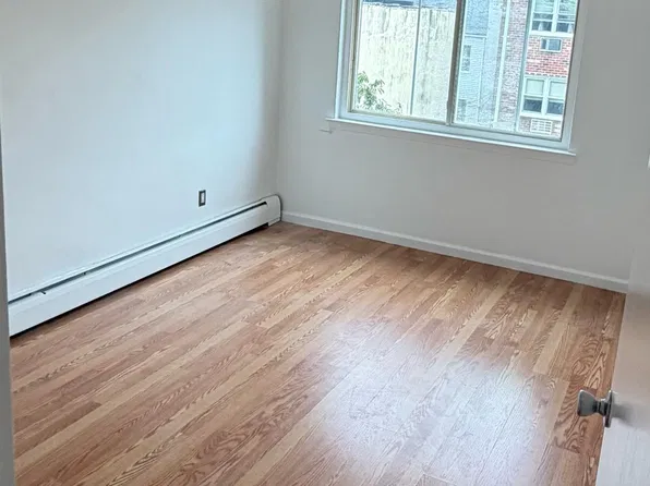 21-20 Broadway #2, Astoria, NY 11106
