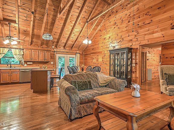 5th image of 622 Shoals Ln