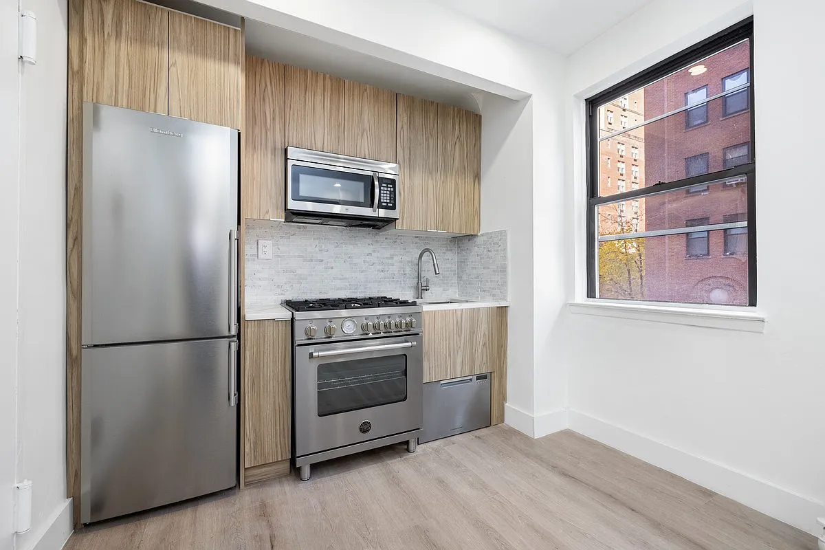 138 East 38th Street — Photo 2