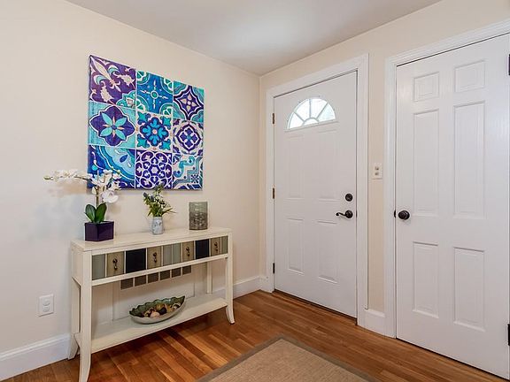 4th image of 78 Pleasant St