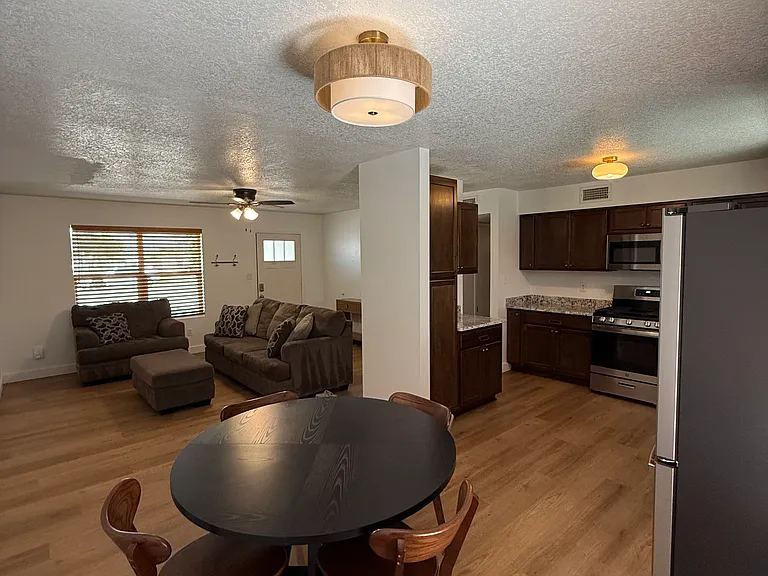 1407 El Camino Real St — Photo 6