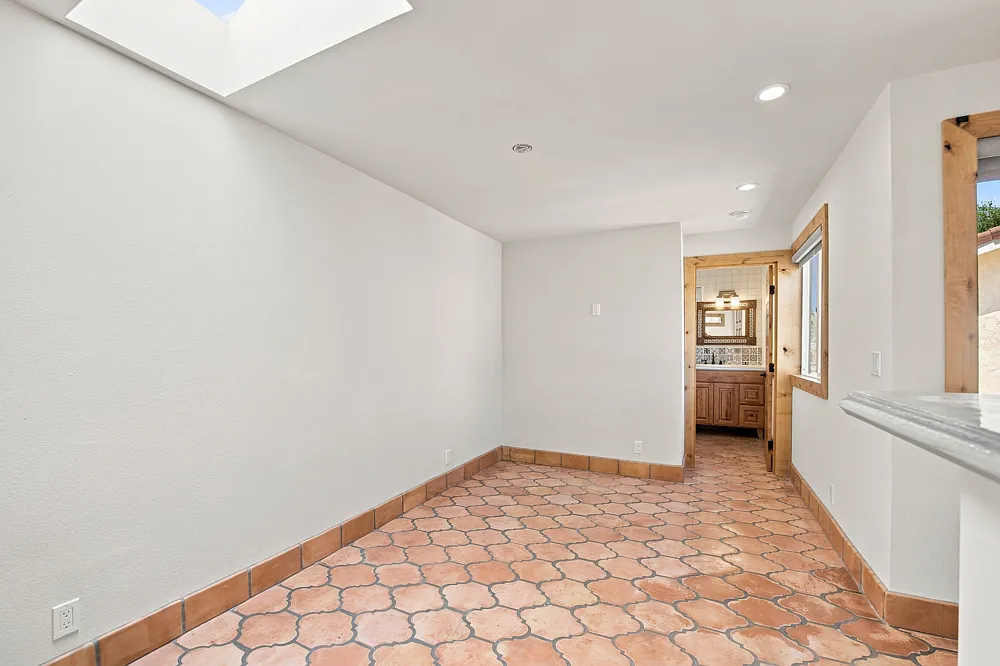 Studio, 1.5 bath, 350 sqft, $1,995 — Photo 4