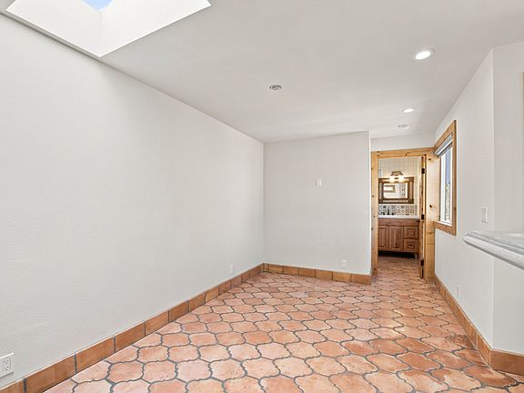 4th image of 11 Dorrit Ct #2