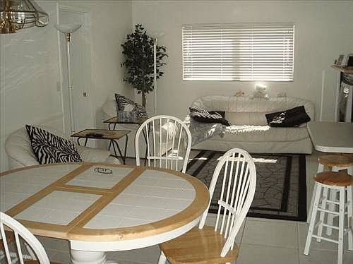 Family Room - 8