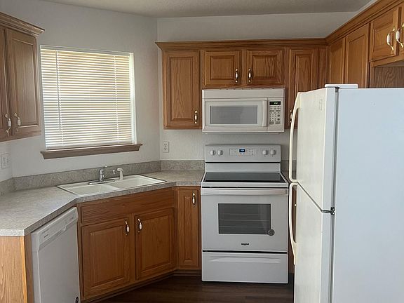 5th image of 705 SE Southbrooke Ct #705