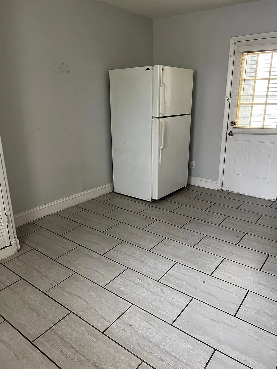 Building Photo - 176 Lincoln Ave #1