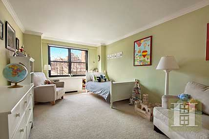 4th image of 200 E 27th St APT 6R
