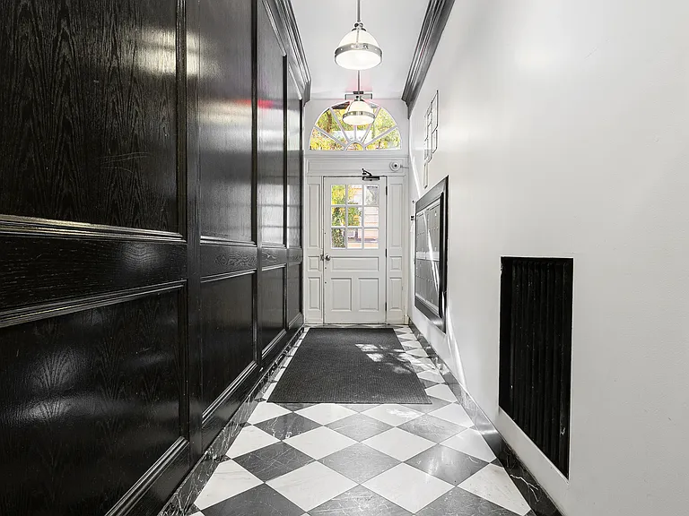 321 W 11th St #15 — Photo 8