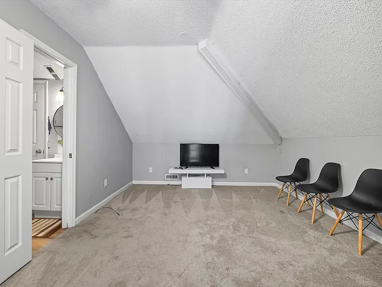 1119 Waggoner Ct W — Photo 24