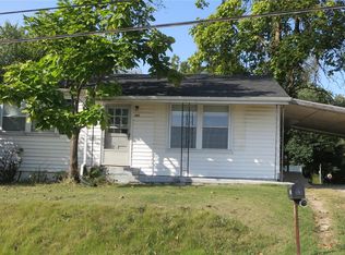 801 East Dr, Cottage Hills, IL 62018