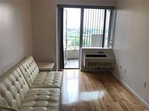 4th image of 37-14 Prince St #11H