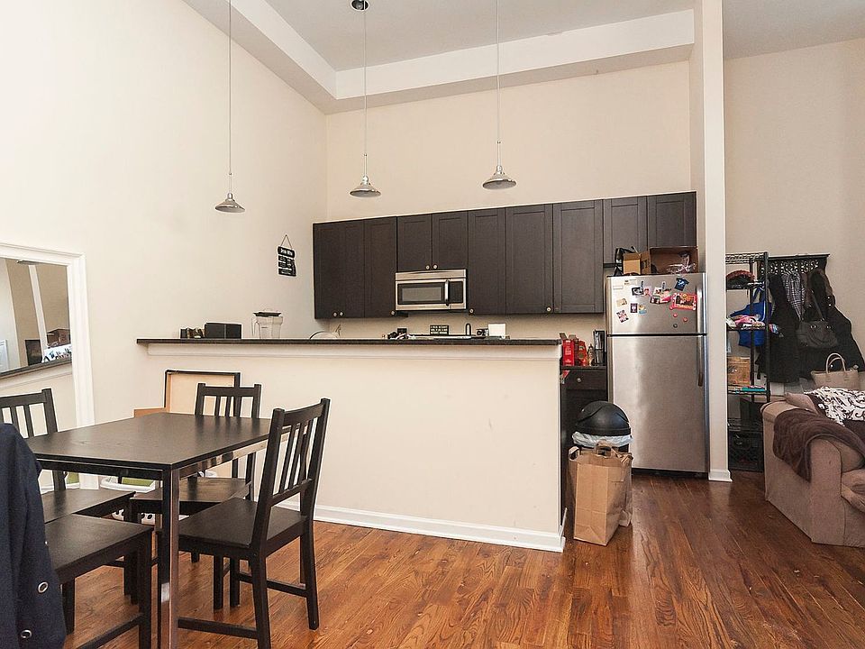 1st image of 1657 N Campbell Ave APT 1R