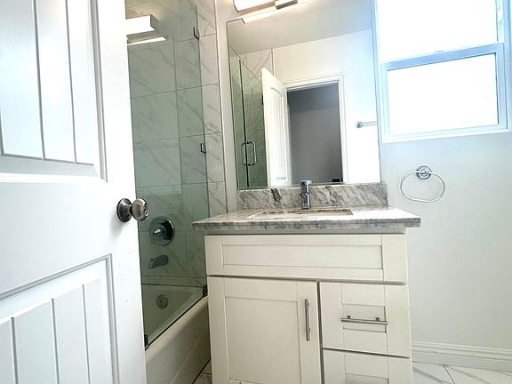 2nd image of 955 Magnolia Ave #19