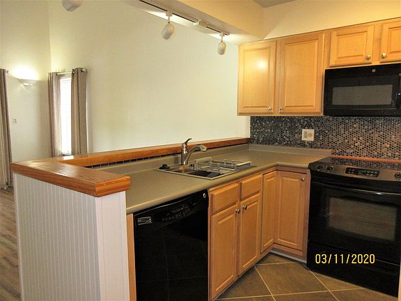 4th image of 214 Southlake Ct