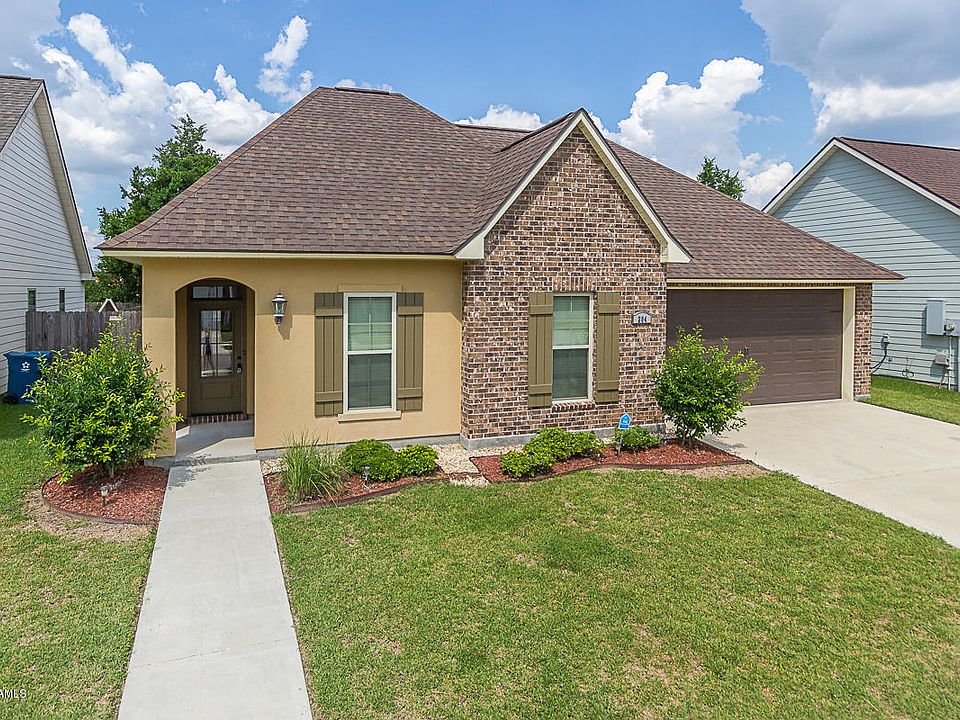 1st image of 204 Oak Path Dr