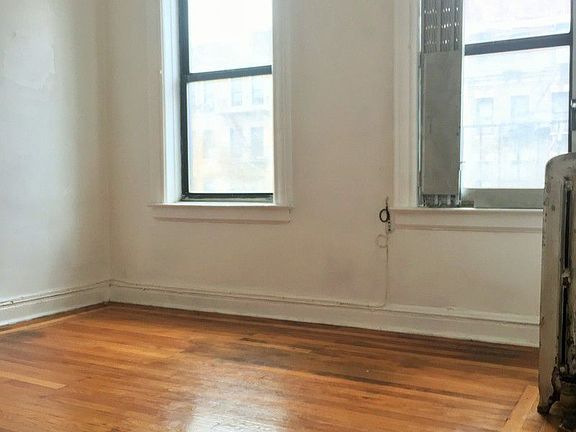 3rd image of 80 Saint Nicholas Pl APT 1J