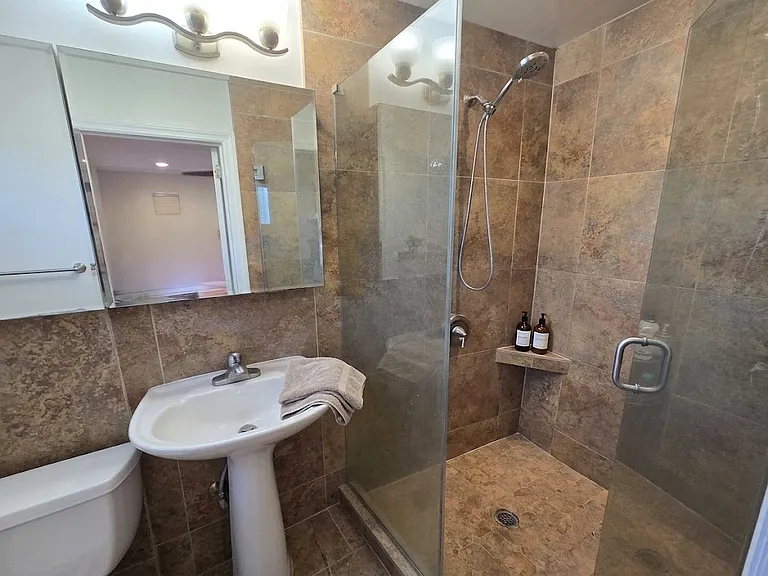 54 Jerome Ave — Photo 28