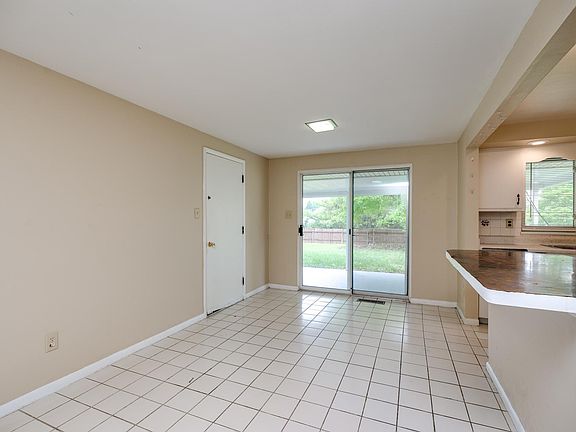 4th image of 247 Bellaire Dr