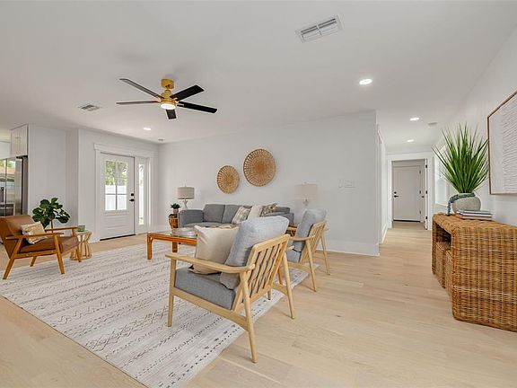 3rd image of 2528 4TH AVENUE S