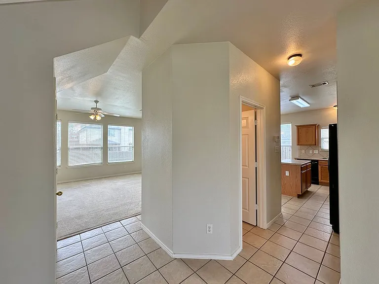 1806 Lobrecht Ct — Photo 7