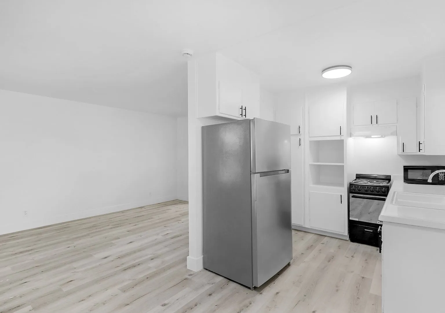 5479 Carlson Dr — Photo 2