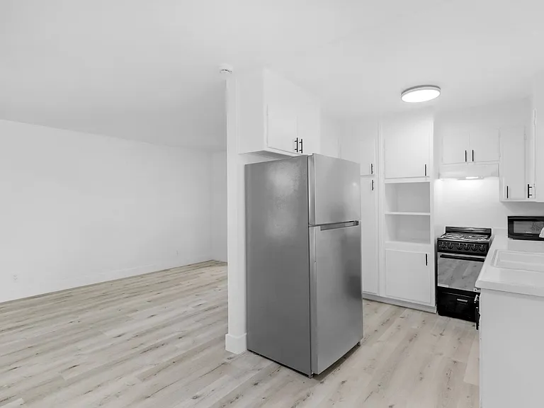 5479 Carlson Dr — Photo 2