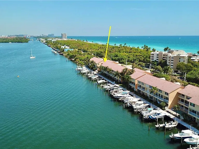 4230 N Ocean Dr — Photo 2