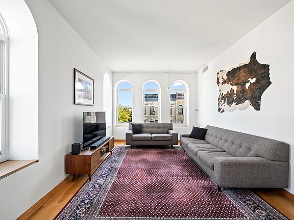 3rd image of 318 Knickerbocker Ave APT 4A