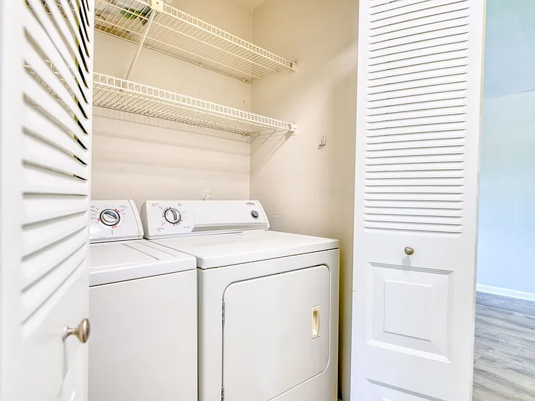 2304 SW 35th Pl — Photo 22