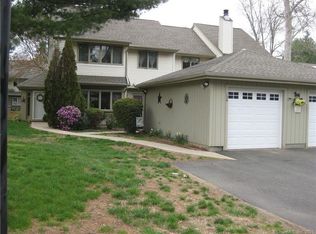 156 E Grayling Ln #156, Suffield, CT 06078