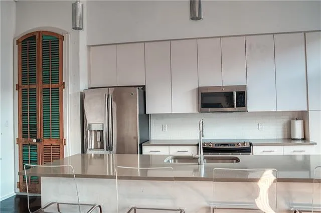 749 Baronne St #300 — Photo 14