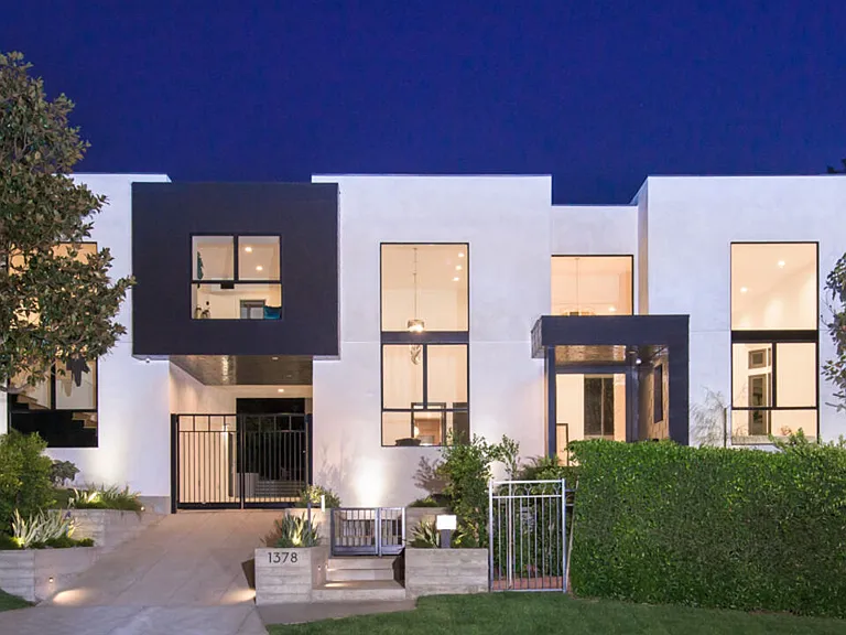 1378 N Doheny Dr — Photo 16