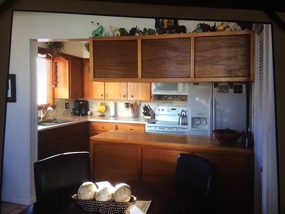 5th image of 2818 N Elm Ave