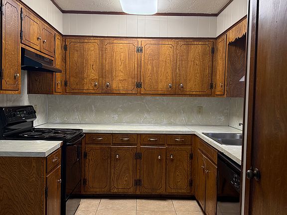 4th image of 360 Norvell St