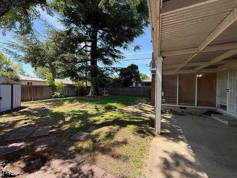830 W Vine St — Photo 15