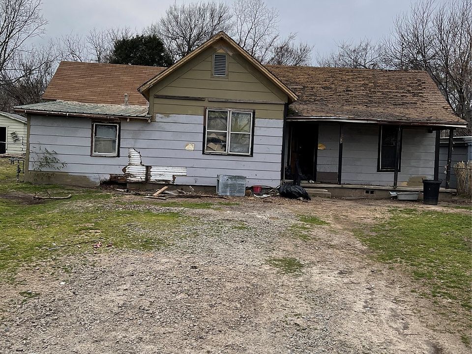 1st image of 609 N E St