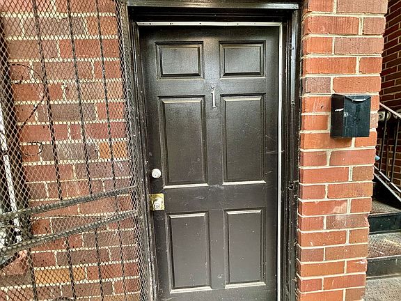 3rd image of 1048 Washington St SW APT 1