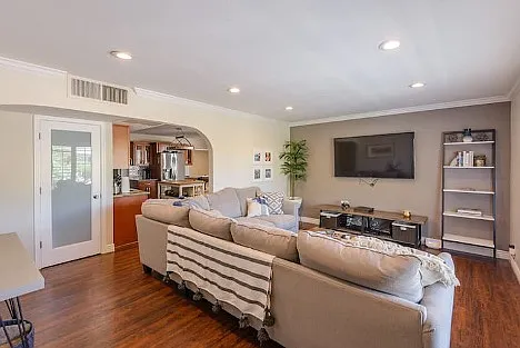 6519 E Vernon Ave — Photo 10