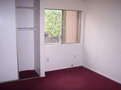 4th image of 1826 N Vineyard Ave APT F