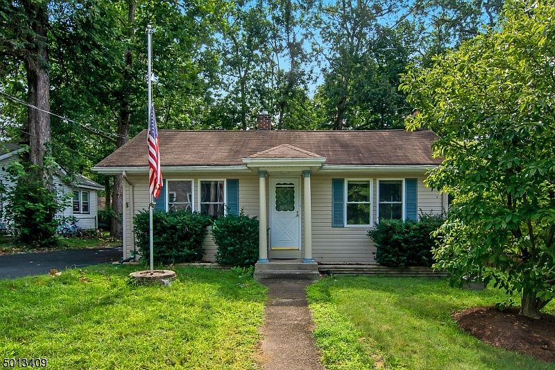 1st image of 27 Voorhis Pl